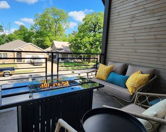 Dallas Home - Dallas - Balcony