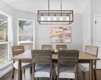 Autumn Fire - Cedar Park - Dining room