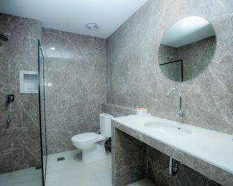 Hilani Boutique Hotel - Banda Atjeh - Badkamer