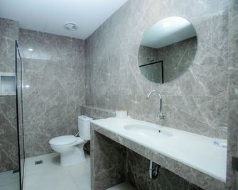 Hilani Boutique Hotel - Banda Aceh - Baño