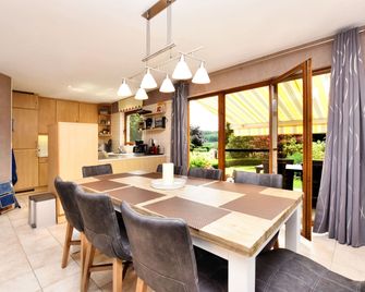 Beautiful Holiday Home in Durbuy with Garden - Septon - Eetruimte
