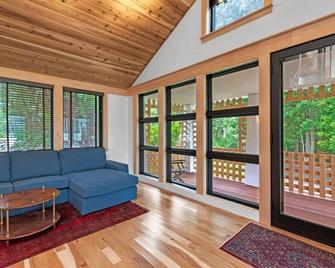 Marblehead. Cottage on Whittier, new Construction - Marblehead - Living room