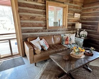 Walnut Creek Cabin - Chillicothe - Wohnzimmer