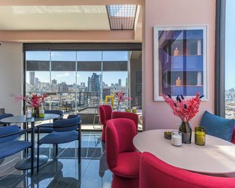 Gate 9 Tower - Studios & Apartments in Mar Mikhael - El Arz - Restaurant
