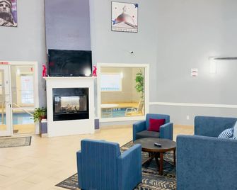 AmericInn by Wyndham Lake Mills - Lake Mills - Lobby