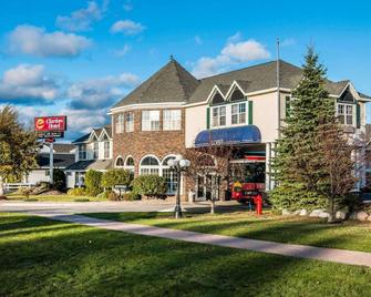 Clarion Hotel Beachfront - Mackinaw City - Bygning