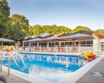 Kyriad Montchanin le Creusot - Montchanin - Pool