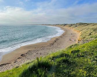 Sweetbriar Holiday Cottage - Kilmore Quay - Beach