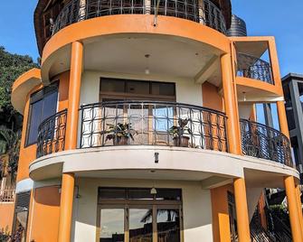 Oslo Gardens - Entebbe - Building