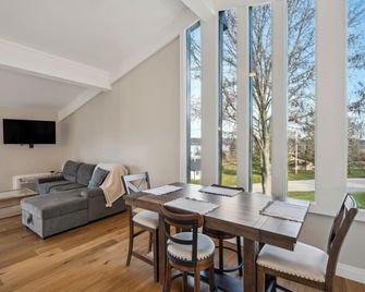 Elegant 4-Season Lake Geneva Condo with Fireplace! - Lake Geneva