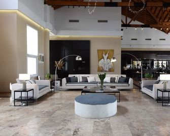 Howard Johnson by Wyndham Ezeiza Convention Center - Ezeiza - Lobby