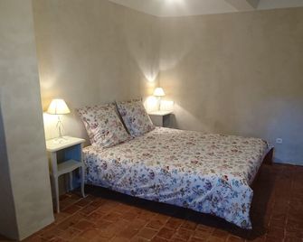 Charming village house near Bédoin, at the foot of Mont Ventoux - Crillon-le-Brave - Habitación