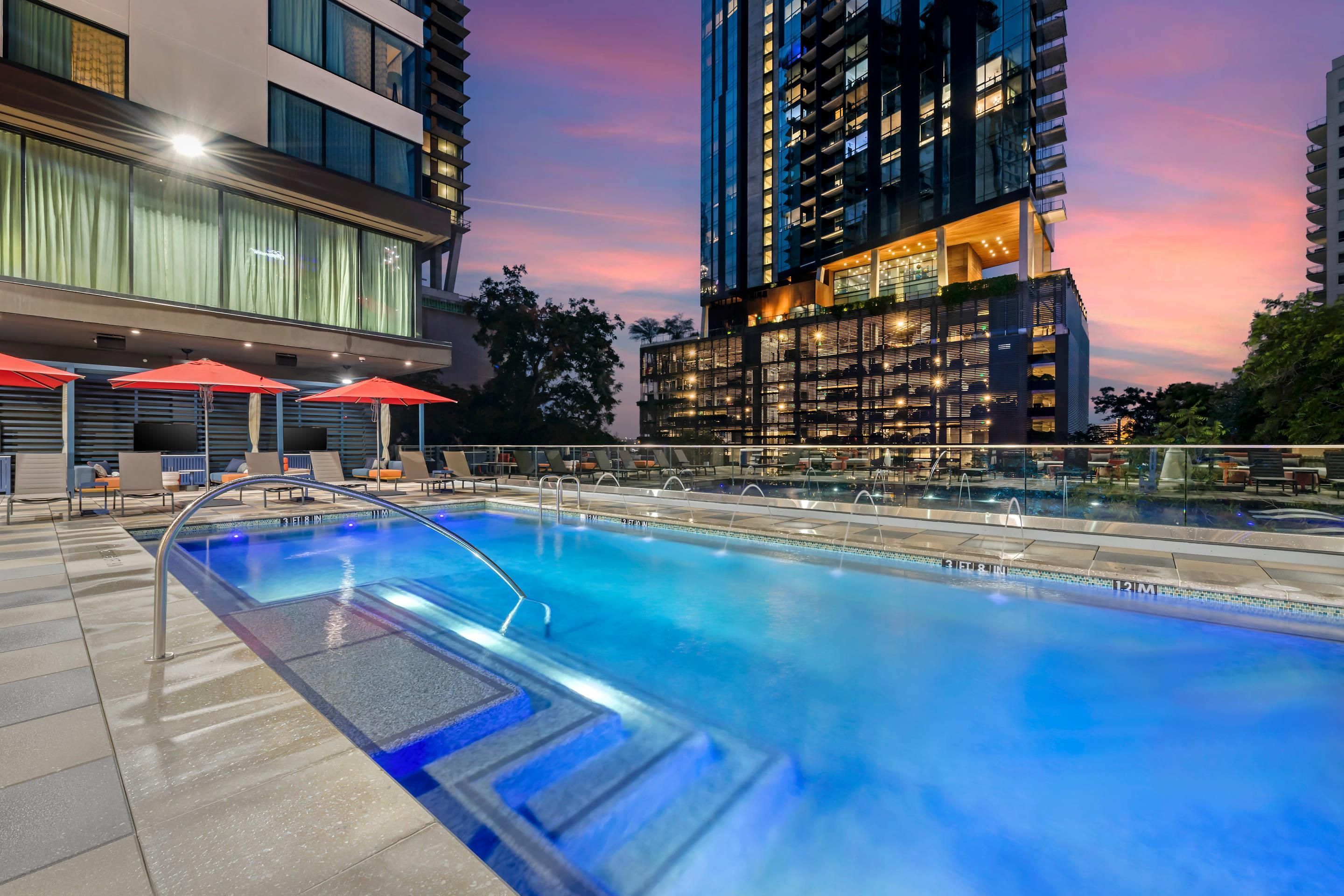 Cambria Hotel Austin Downtown - Austin - Pool