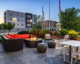 Hilton Garden Inn Ames - Ames - Patio