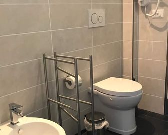 Castello D'Alcontres Guest House 3 stelle - Nizza di Sicilia - Bad