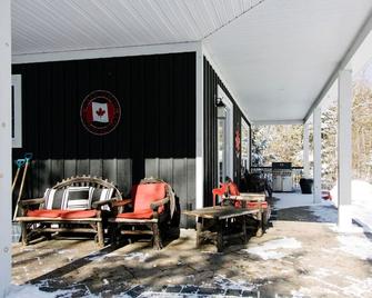 The Hidden Porch at Sir Sam's (hot tub & sauna) - Eagle Lake - Patio