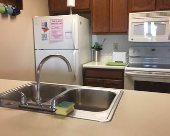 501-B1 Harborside: 1 Br Sleeps 4 - Port Clinton - Kitchen