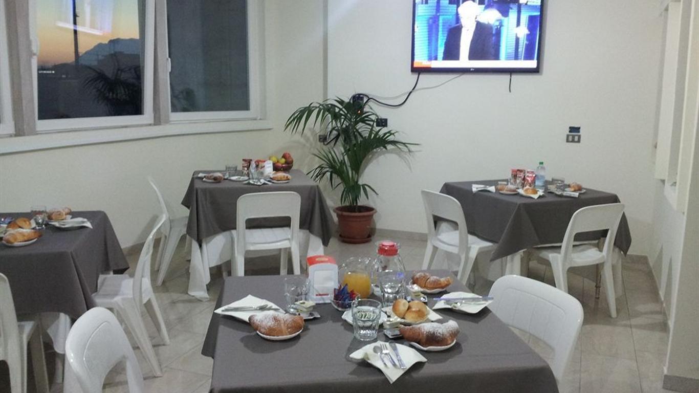 Hotel Happy