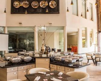 The Red Maple Mashal - Indore - Restauracja