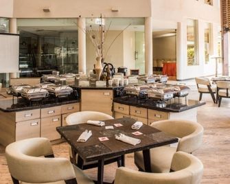 The Red Maple Mashal - Indore - Restauracja