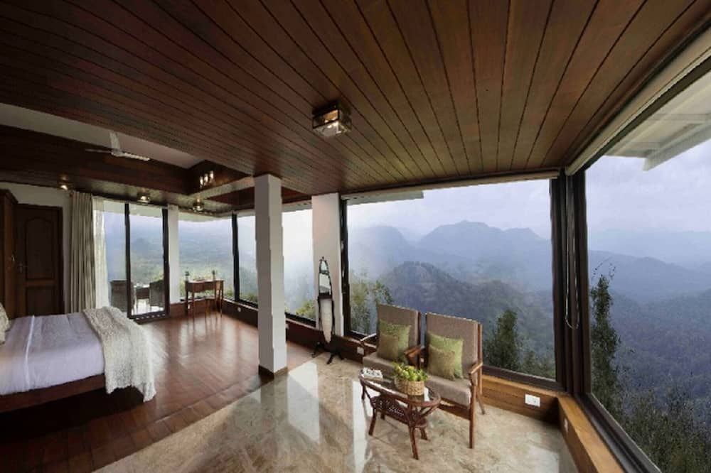 Hills and Hues - Thekkady