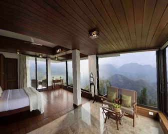 Hills and Hues - Thekkady