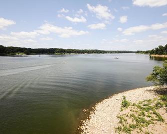 Greencastle Tiny House, Walk to Raccoon Lake! - Greencastle - Beach
