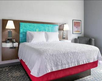 Hampton Inn & Suites Ypsilanti - Ypsilanti - Bedroom