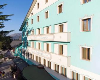 Hotel Fiordigigli - Assergi - Building