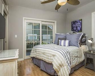 Lovely home in Old Town 1.5 blocks to French Laundry & Downtown! - Yountville - Bedroom