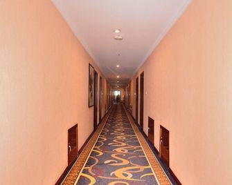 Baotou West Lake Hotel - Baotou - Hallway