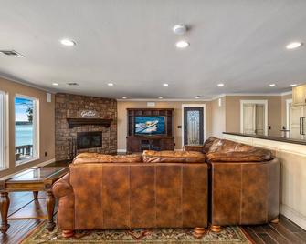 Stunning Views, Kids Haven, Pool Table & more! - Afton - Living room