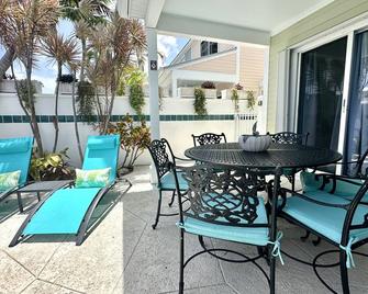 Seas the Keys Getaway - Duck Key - Patio