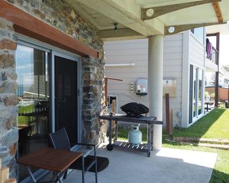 Wavebreaker Scotts Head - Scotts Head - Patio