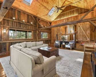 A Writer`s Retreat at The Barn - Monterey