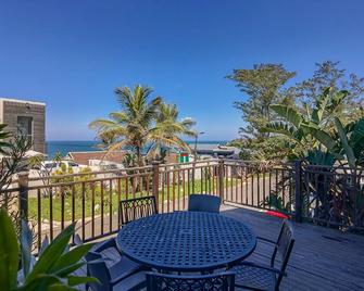 Ballito Bay Holiday Apartment - Ballito - Balcony