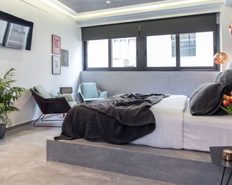 14 Reasons Why - Atenas - Habitación