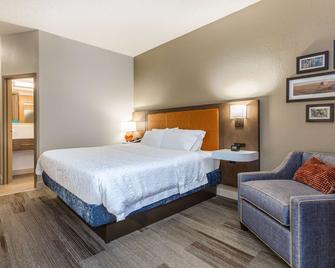 Hampton Inn Cedar Rapids - Cedar Rapids - Bedroom