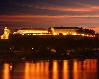 Garni Hotel Leopold I - Novi Sad - Venkovní prostory