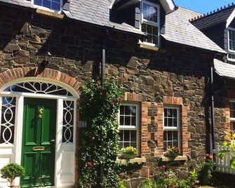 Copperpot Cottage 5 mins to the beach! All 2026 stays booking now - Portrush - Building