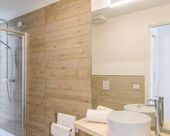 Stunning Capo Falcone Charming Apartments 1 Bedroom Apt sleeps 4 - Stintino - Salle de bain