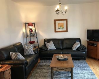 Lakeside Cottage In Kesh with panoramic views over Lough Erne, - Kesh - Living room