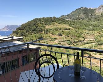 Sandra Villa Rooms - Corniglia - Balkon