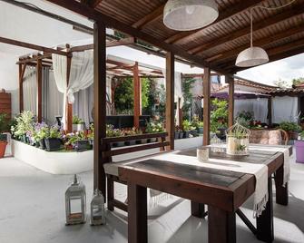 Epohikon Studios - Porto Koufo - Patio