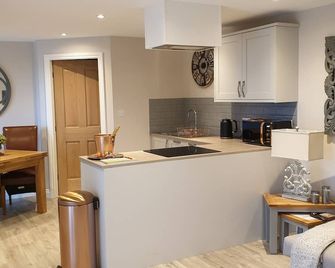 Homely Luxury cottage 1 - Stanley - Kitchen