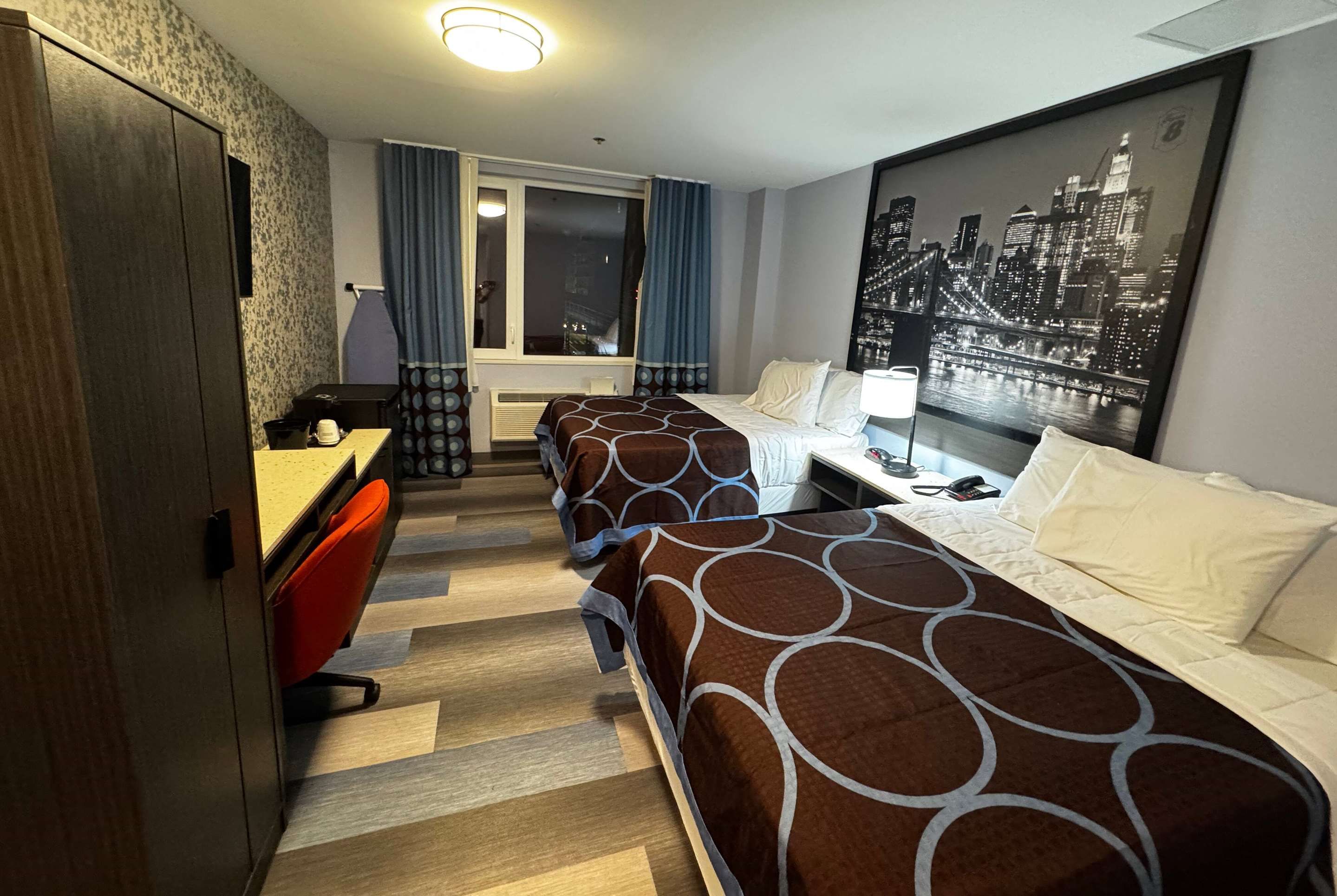 Super 8 by Wyndham Brooklyn Fulton Street Broadway Junction - Brooklyn - Camera da letto