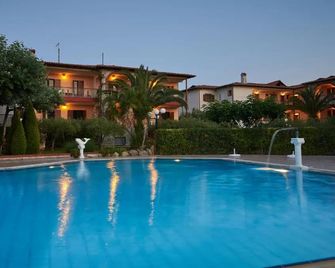 Hotel Pontos - Sarti - Bazén