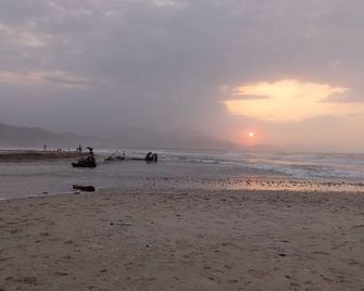 Puerto Caribe Hostal - Guachaca - חוף