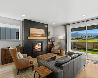 Gateway to Yellowstone - Livingston - Living room