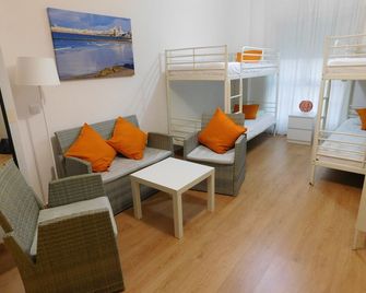 Cádiz Inn Backpackers - קאדיז - סלון